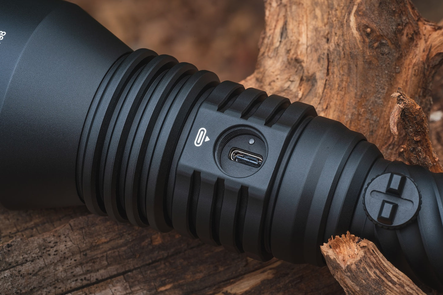 Weltool W5R Pro LEP Rechargeable flashlight,High 920 lumens,2898 meters distance