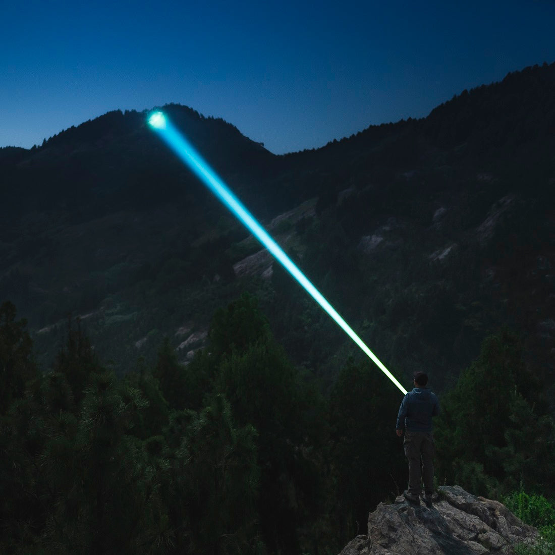 Weltool W4Pro TAC LEP flashlight